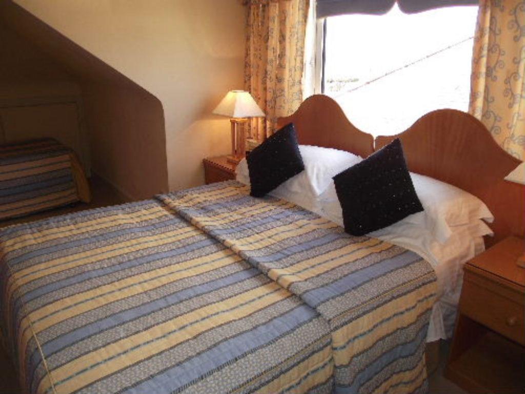 Whin Park Guest House Largs Exteriör bild