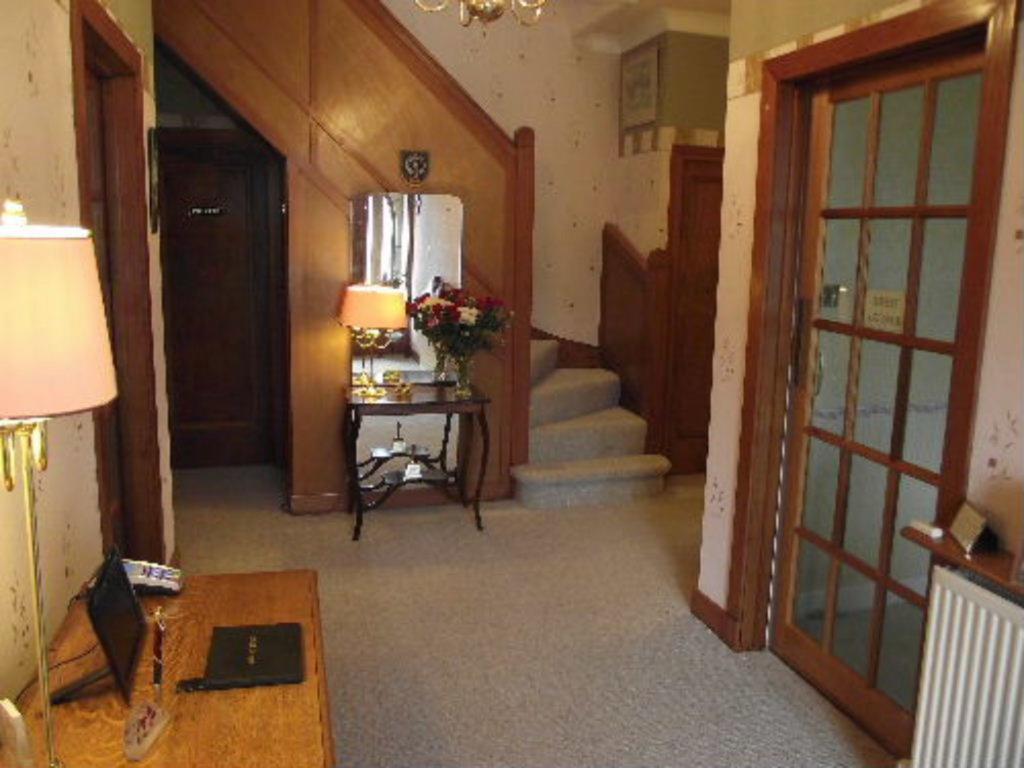 Whin Park Guest House Largs Exteriör bild