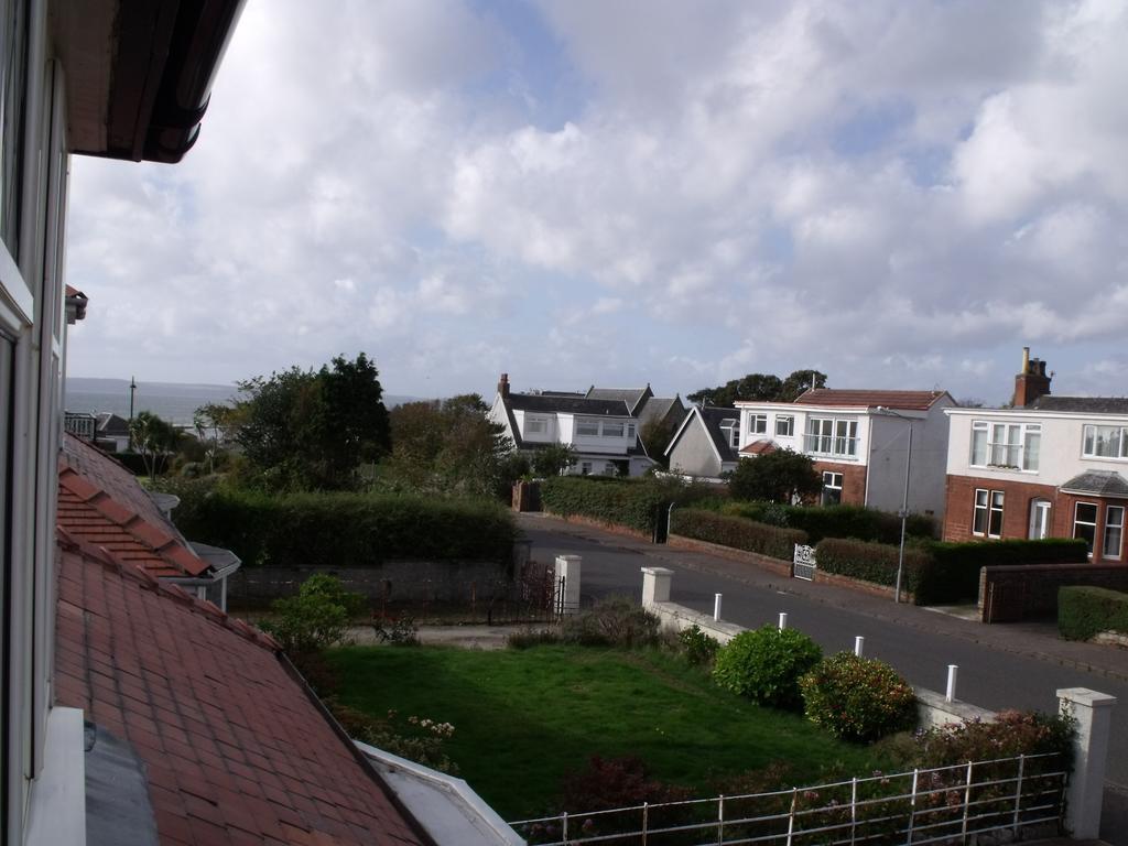 Whin Park Guest House Largs Exteriör bild