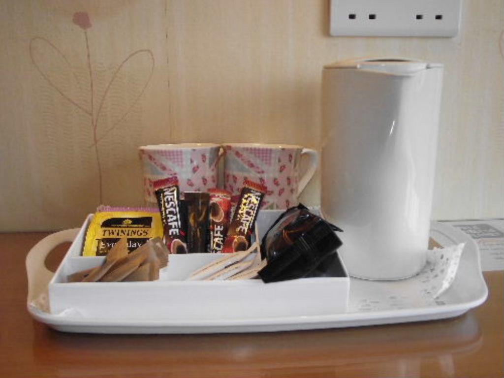 Whin Park Guest House Largs Exteriör bild