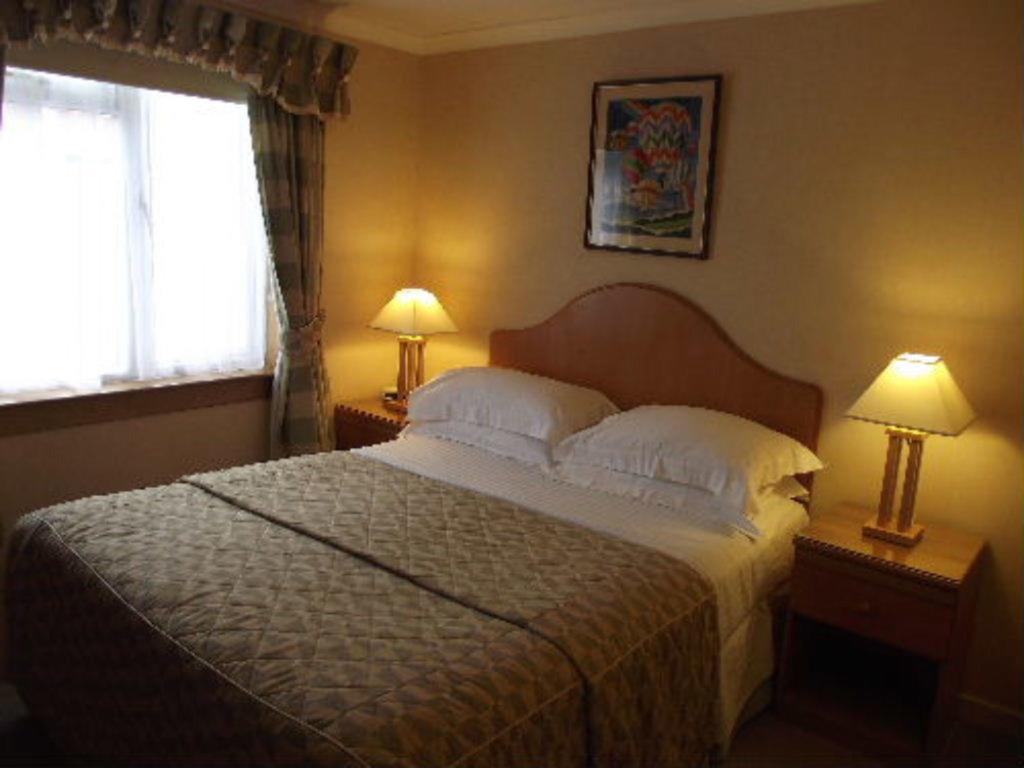 Whin Park Guest House Largs Exteriör bild