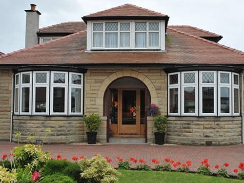 Whin Park Guest House Largs Exteriör bild